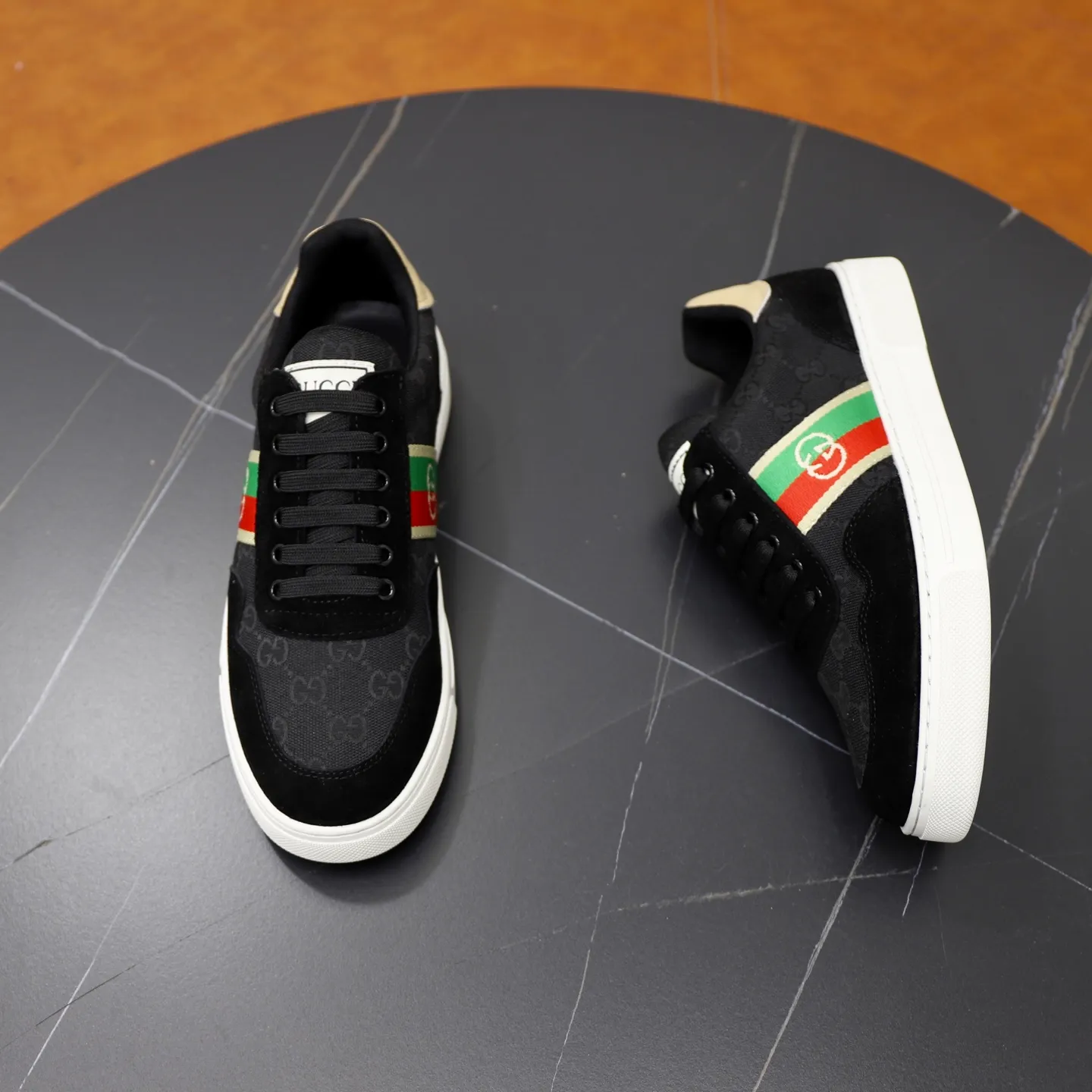 Men's men's shoes 💰440💰🙅‍♂️🙅‍♂️🙅‍♂️ Brand: Gucci GUCCi Standard code: 38-44 (45 customized) Grade: Same as the official website Material: Original material splicing Comfortable and breathable sheepskin lining Lightweight and wear-resistant sports outsole Style category: Men's fashion casual shoes Running sports shoes Distinguished luxury brand elements Top luxury color: actual picture color